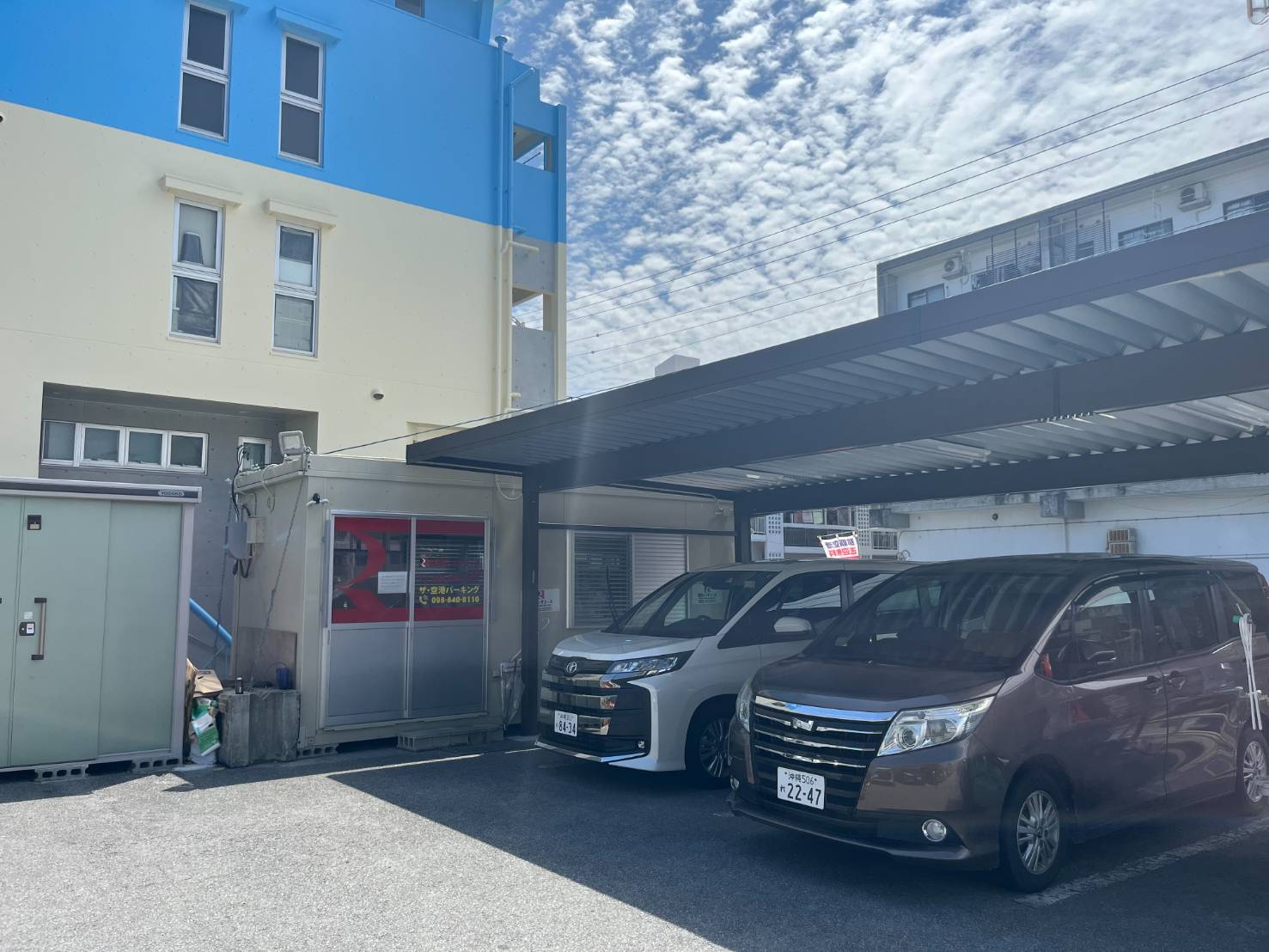 那覇小禄店 店舗外観